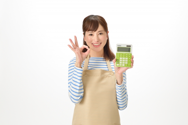 節約上手でお得をアピールする女性